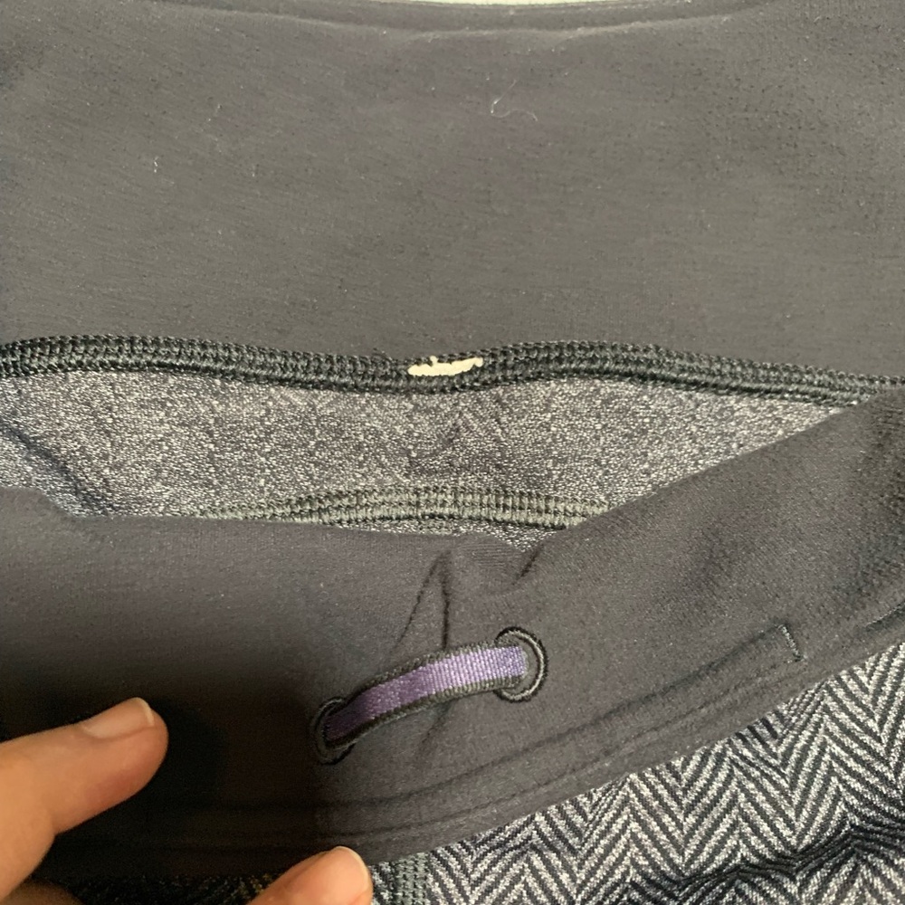 Lululemon Herringbone leggings. Black/gray. Size 8. - Picture 3 of 12
